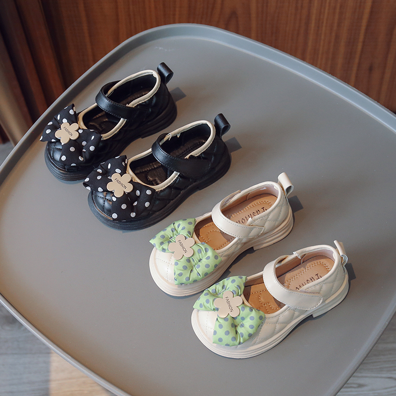 Giày trẻ em2023Sản phẩm mới mùa xuân năm mới của bé gái cung bướm giày thư giãn Trung Quốc bé trai ngọt ngào công chúa giày Đậu Đậu