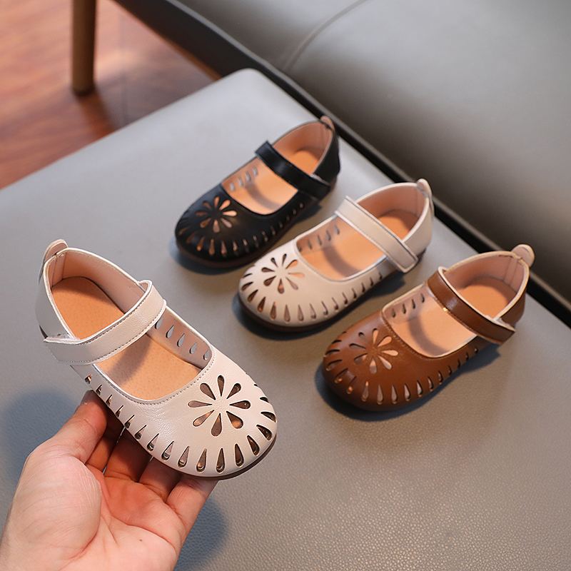 Cross border girls' leather shoes with soft soles, beautiful little girls' princess shoes in spring, autumn, summer, Korean flat sole small single shoes with hollowed out flowers
